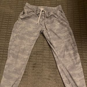 Vuori Peeformance Joggers